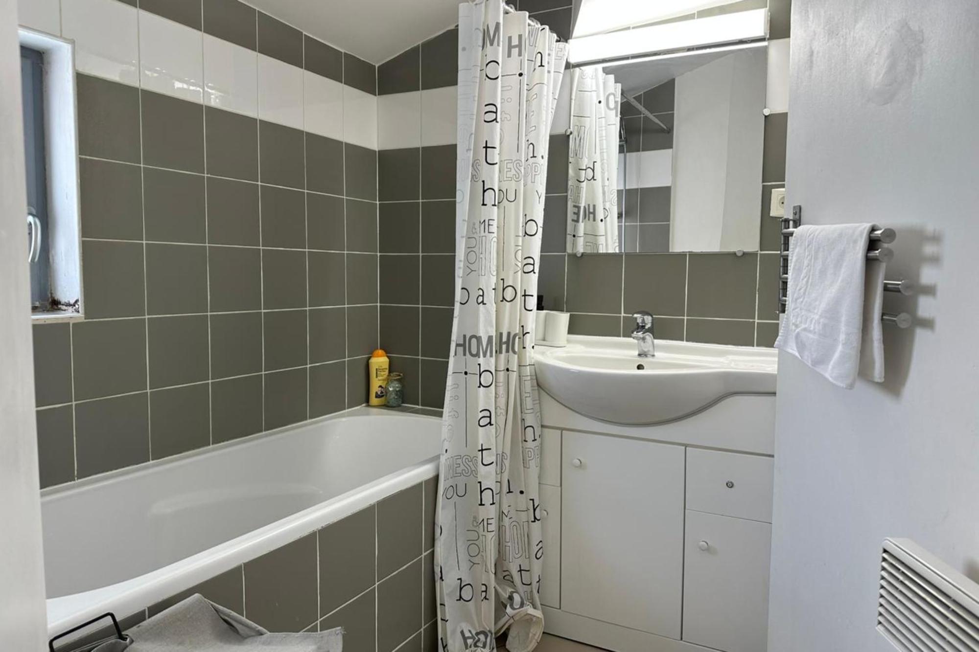 The Triplex- 3 Bedrooms In The Escutcheon! Montpellier Extérieur photo
