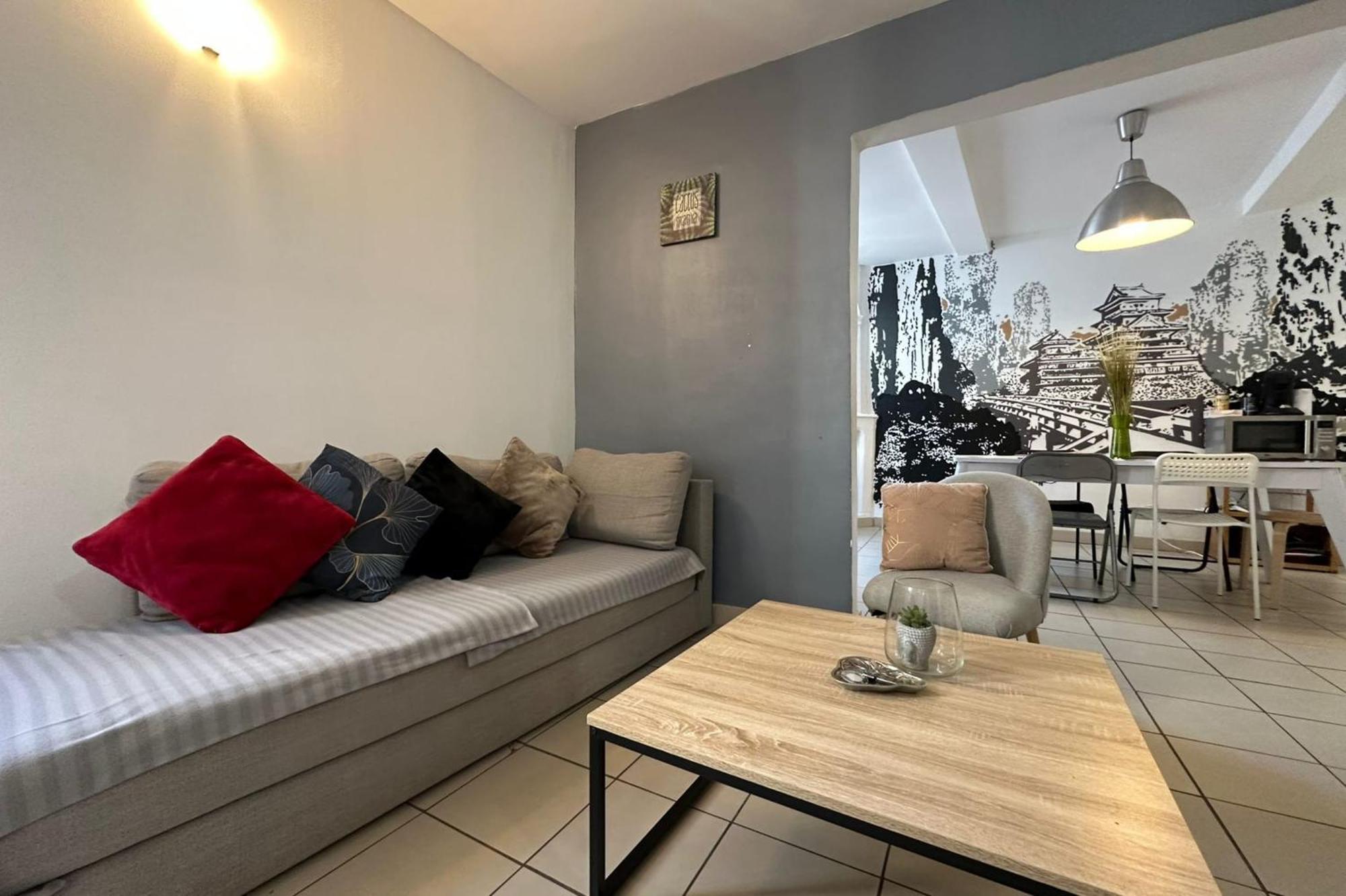 The Triplex- 3 Bedrooms In The Escutcheon! Montpellier Extérieur photo